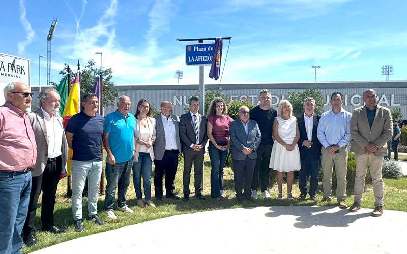 El ‘Paseo de La Victoria’ homenajea al Real Jaén, a su afición y a periodistas deportivos