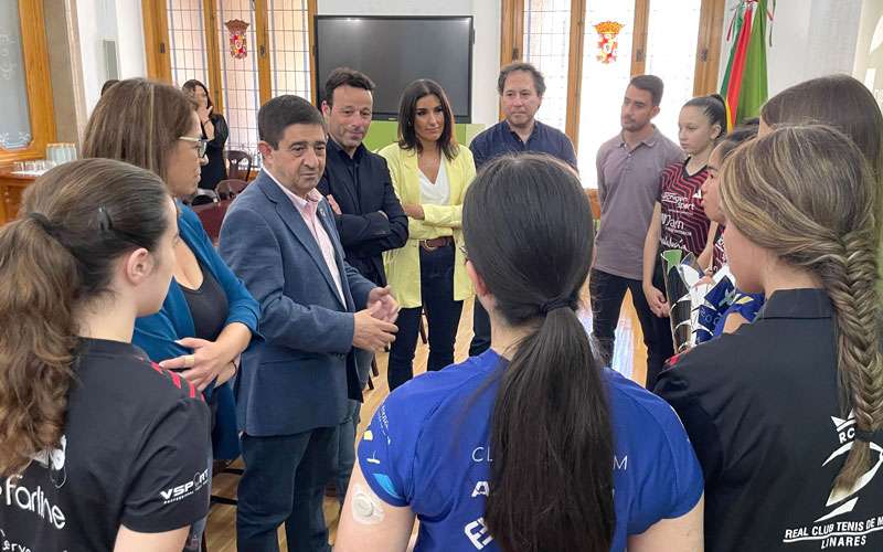 Reyes recibe a las campeonas de Europa del Cliniqas