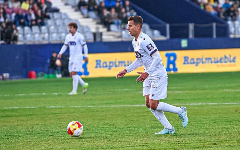 El Real Jaén acuerda con Caballero su continuidad