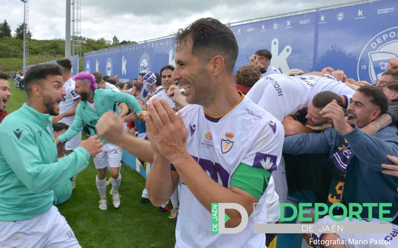 Javi Moyano continuará capitaneando al Real Jaén en Primera Federación