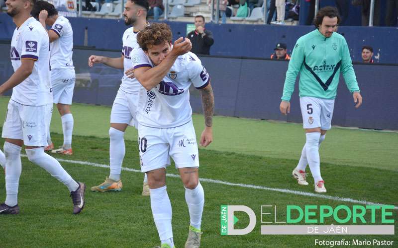 Mauro Cabello continuará vistiendo la camiseta del Real Jaén