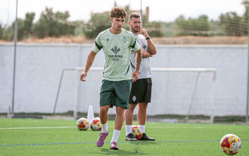 Adri Fernández, renovado por tres temporadas