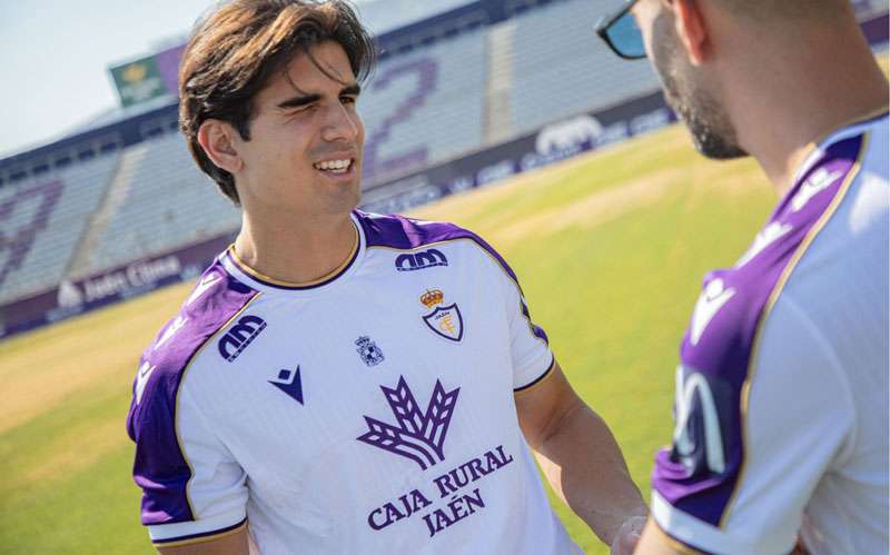 El Real Jaén presenta su camiseta para la temporada 26/27