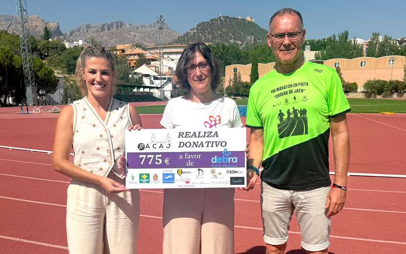 Entregada la recaudación de la Maratón Solidaria en Pista a la Asociación Debra Piel de Mariposa