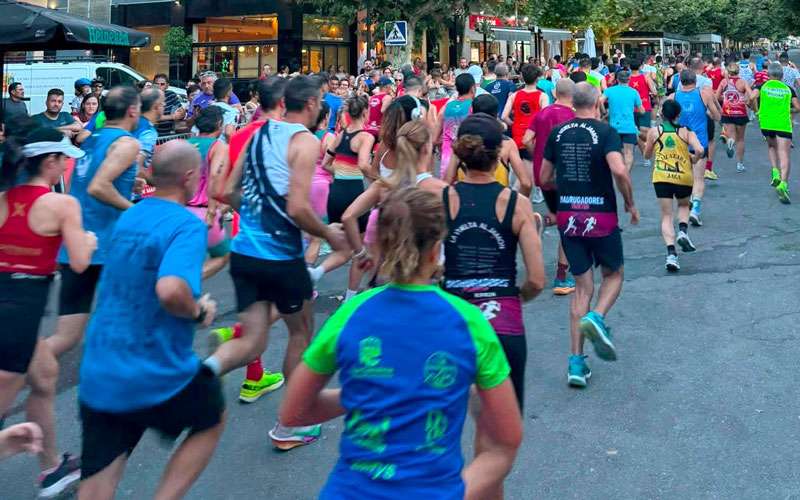 Decenas participantes se citaron en la Carrera Popular de San Bartolomé