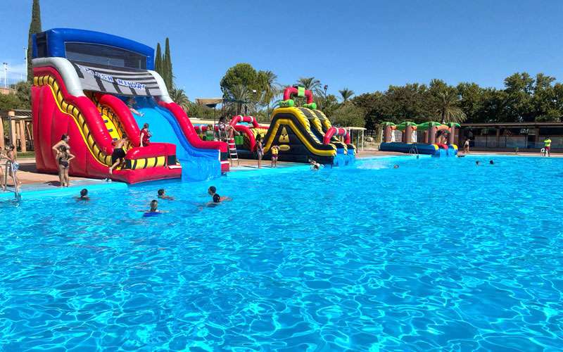 Fiesta acuática en la piscina de Las Fuentezuelas para anunciar el final de temporada