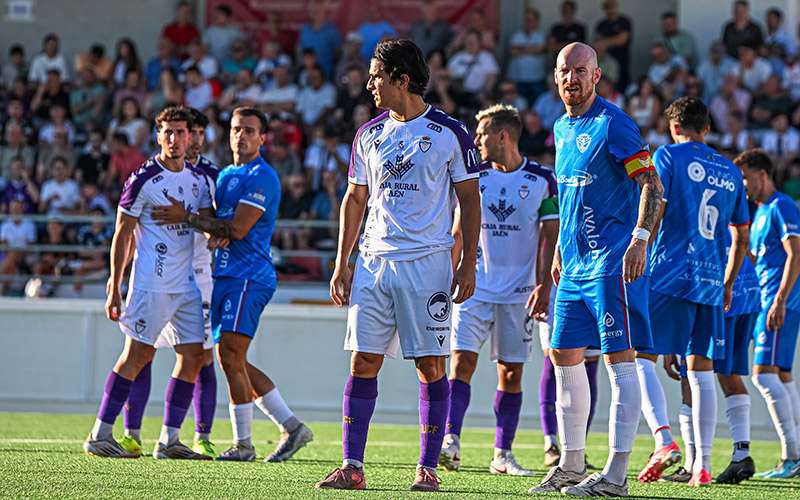 El Real Jaén avanza en su puesta a punto con un triunfo en Martos