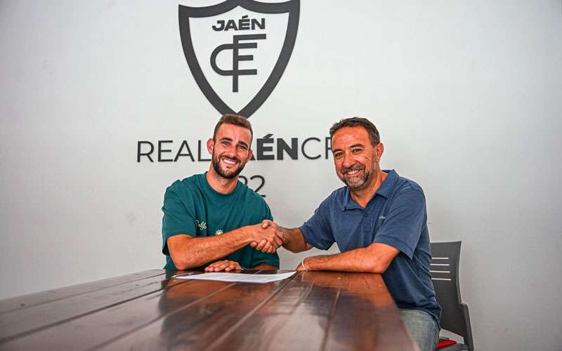 El Real Jaén refuerza el ataque con Peque Polo