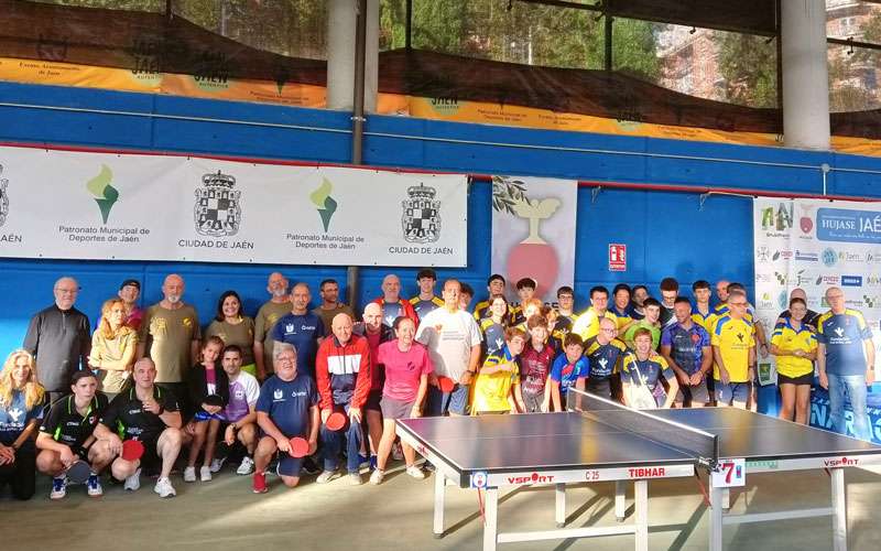 El VII Torneo de Feria de Tenis de Mesa de Jaén reunió a unos 60 participantes