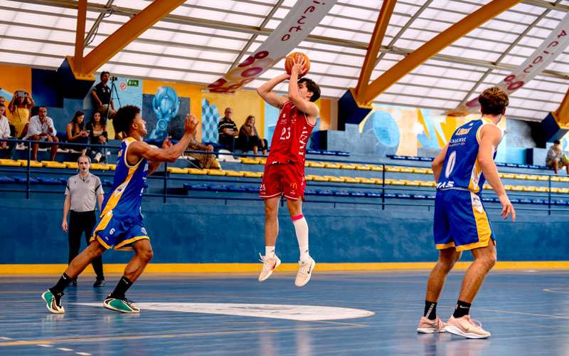 Jaén CB supera al Novaschool en Málaga