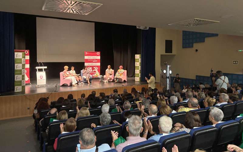 Diputación conmemora el Día Internacional de las Personas Mayores junto a usuarios de los servicios sociales de la provincia